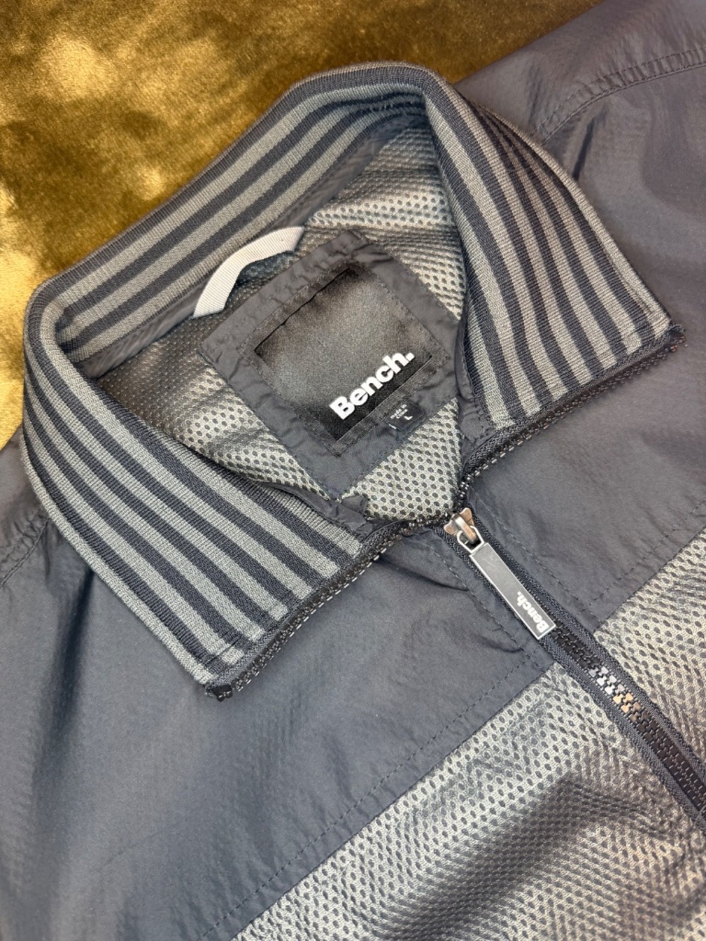 Bench windbreaker